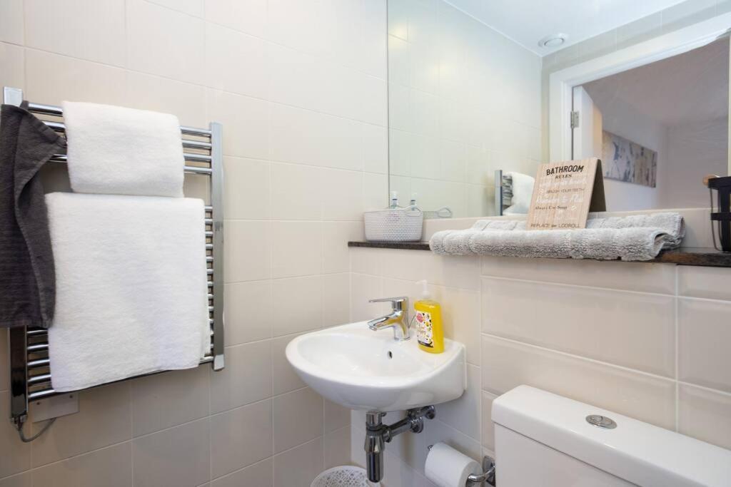 Stylish Mediacity 2Bed, Sleeps 6, Amazing Views Manchester Extérieur photo